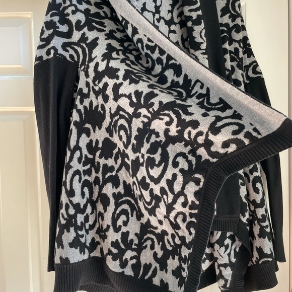 Like new DKNYC paisley sweater - Picture 3 of 6